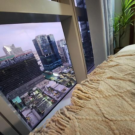 Luxestaysmnl Coastal Chic Netflx 380Mbps Pool Bgc Manila Eksteriør bilde