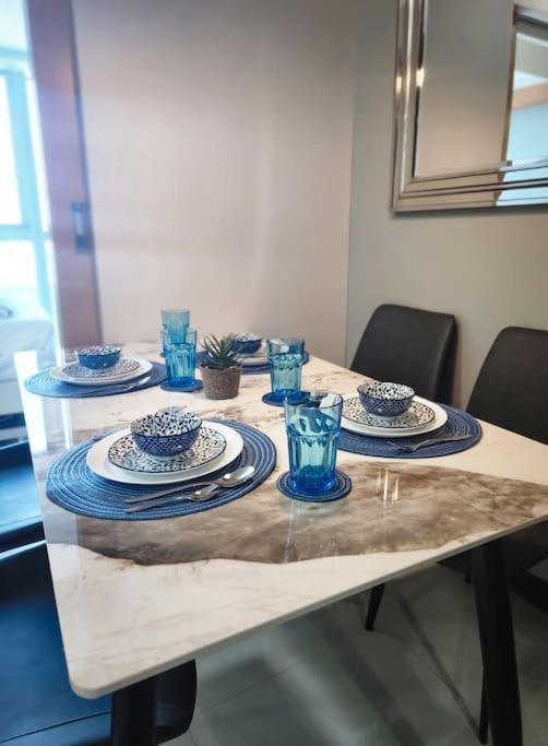 Luxestaysmnl Coastal Chic Netflx 380Mbps Pool Bgc Manila Eksteriør bilde