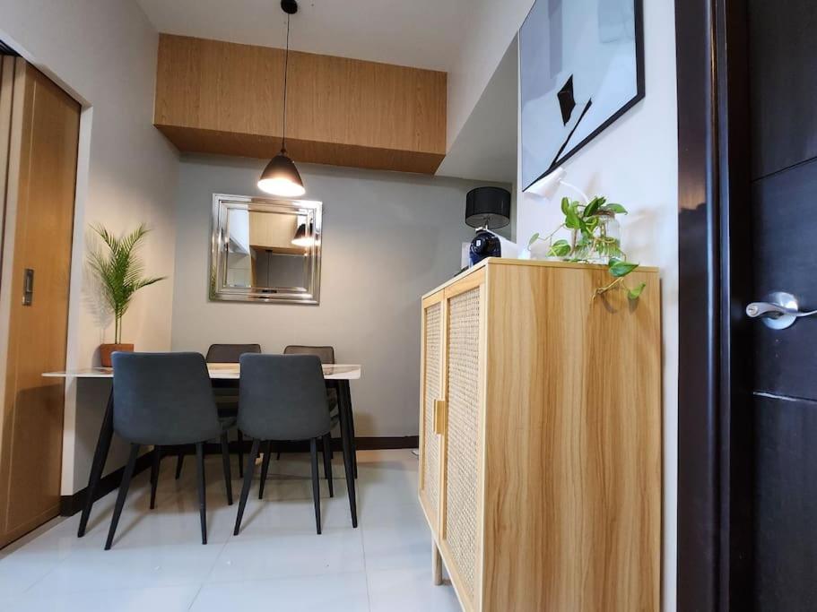 Luxestaysmnl Coastal Chic Netflx 380Mbps Pool Bgc Manila Eksteriør bilde