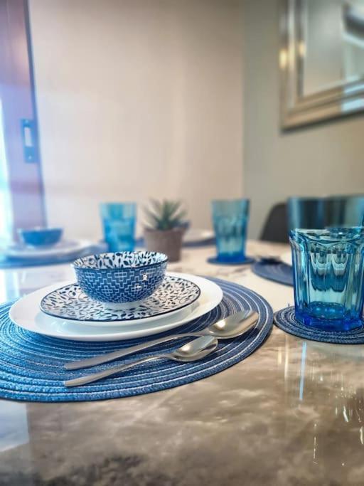Luxestaysmnl Coastal Chic Netflx 380Mbps Pool Bgc Manila Eksteriør bilde