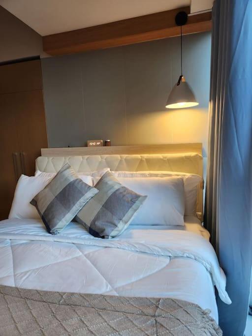 Luxestaysmnl Coastal Chic Netflx 380Mbps Pool Bgc Manila Eksteriør bilde
